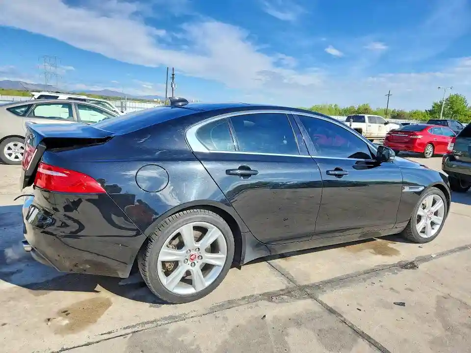 SAJAE4BG1HA968011 2017 JAGUAR XE-2