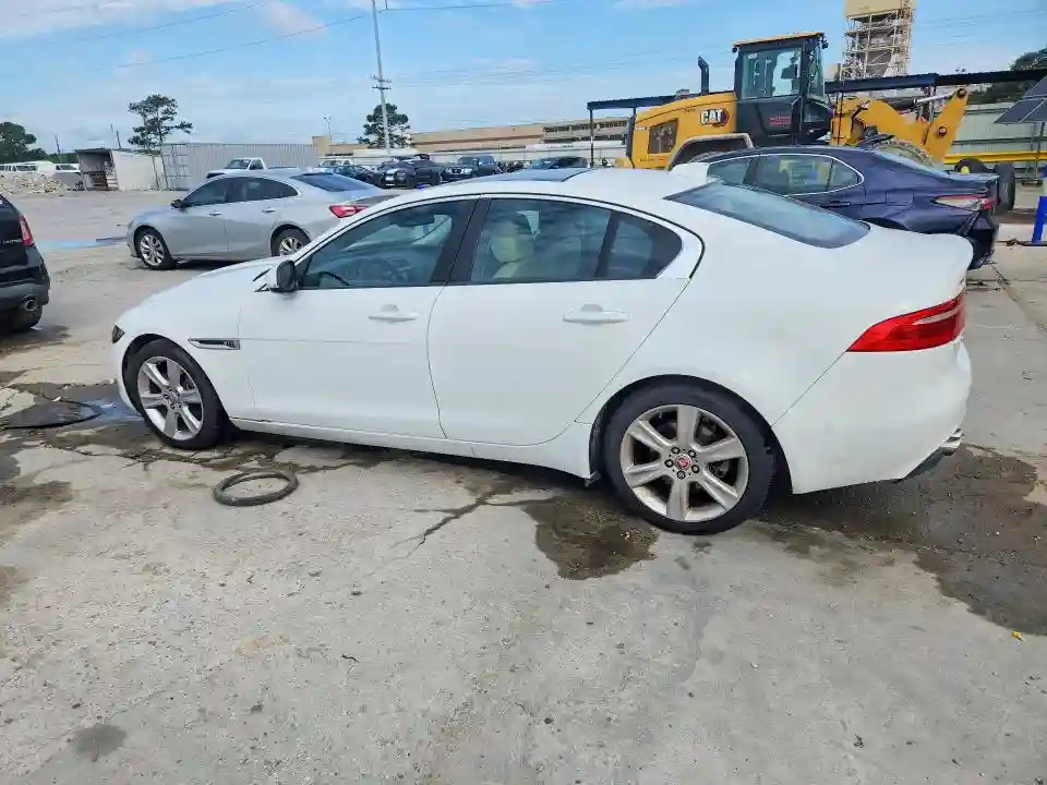 SAJAD4BN7HA971335 2017 JAGUAR XE-1