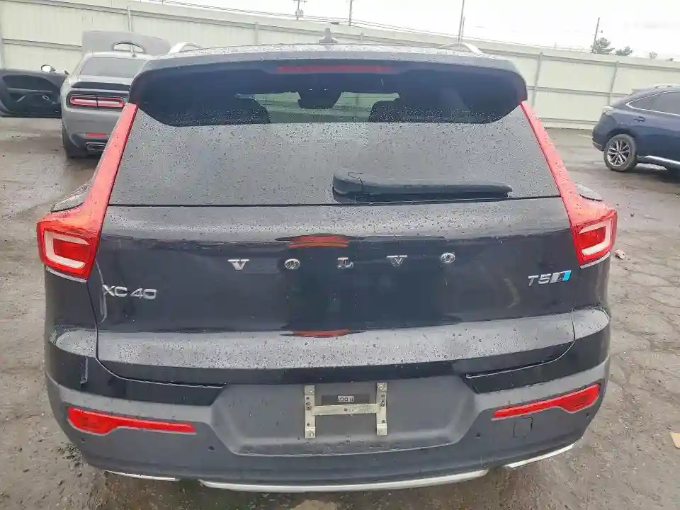 YV4162UL9K2101805 2019 VOLVO XC40-5