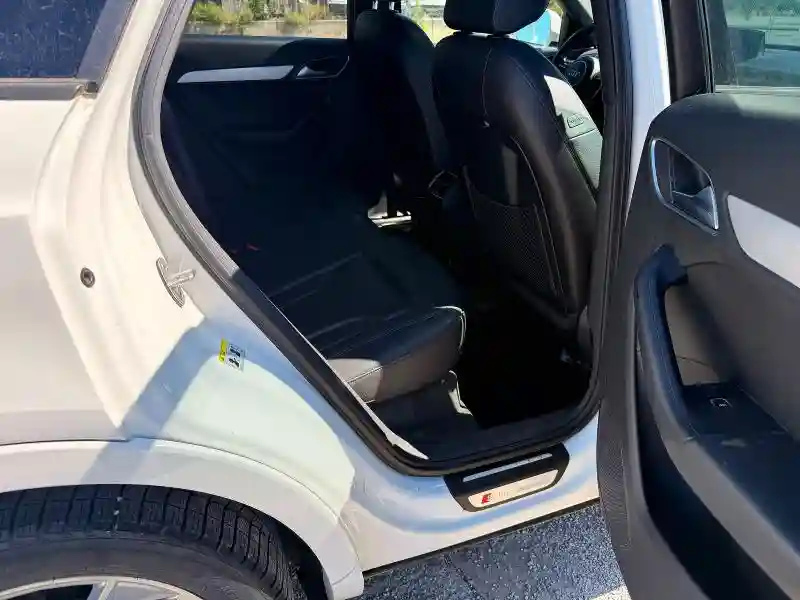 WA1BCCFS2JR018632 2018 AUDI Q3-5