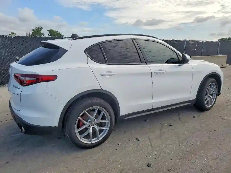 ZASFAKNN0J7B82368 2018 ALFA ROMEO STELVIO-2