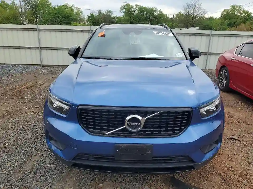YV4162UM7M2465605 2021 VOLVO XC40-4