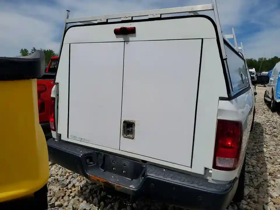 3C6JR7DG7KG588818 2019 RAM 1500-5