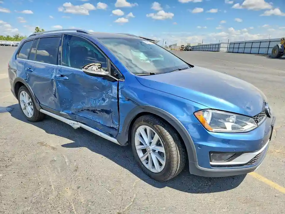 3VWH17AU2HM529580 2017 VOLKSWAGEN GOLF-3