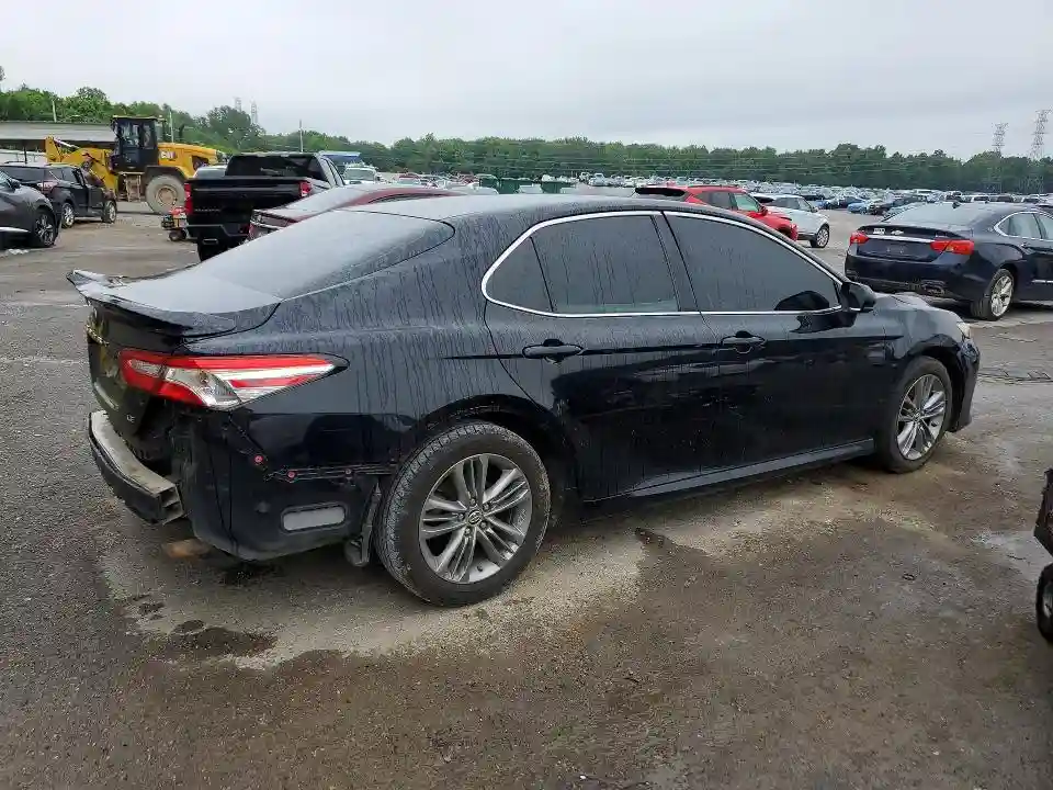 4T1B11HK8JU577785 2018 TOYOTA CAMRY-2