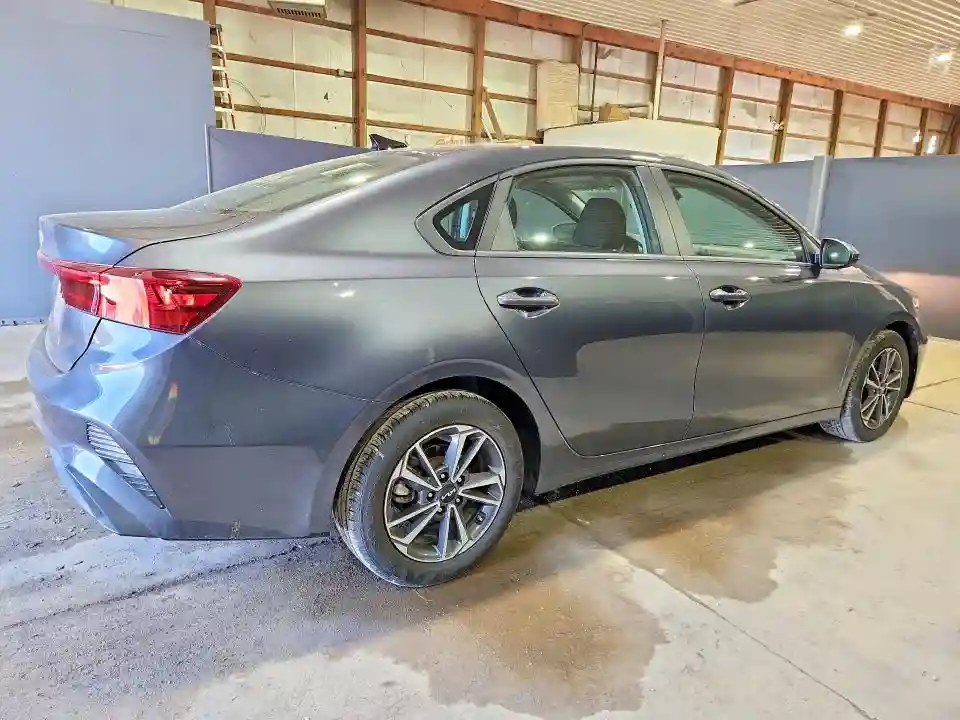 3KPF24ADXRE713750 2024 KIA FORTE-2