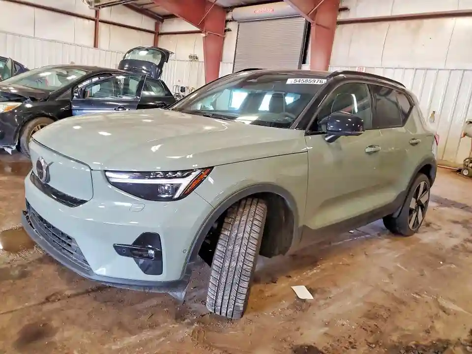 YV4ER3XM5R2248085 2024 VOLVO XC40-0