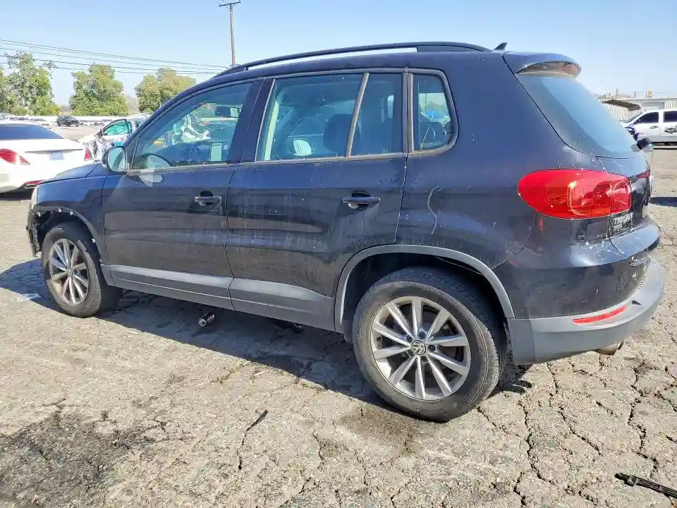 WVGAV7AXXHK041967 2017 VOLKSWAGEN TIGUAN-1