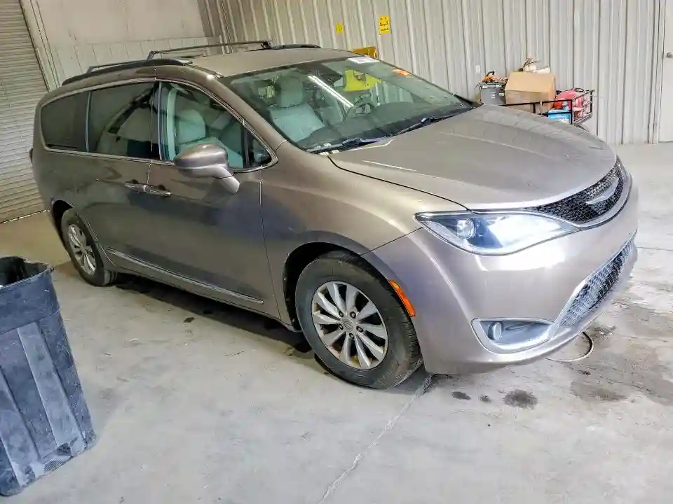 2C4RC1BG4HR733698 2017 CHRYSLER PACIFICA-3