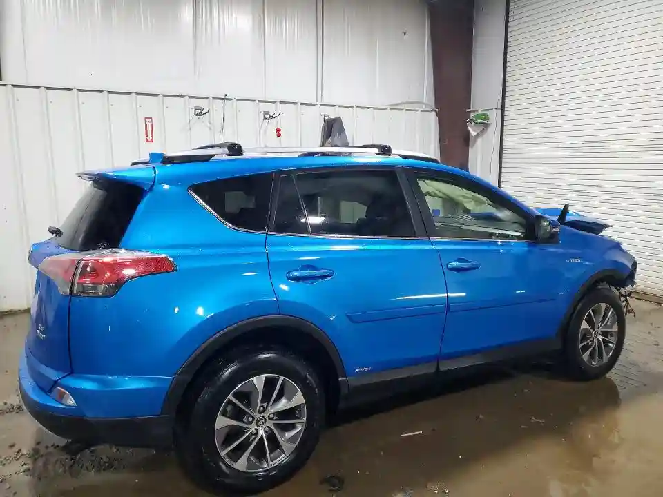 JTMRJREVXJD243161 2018 TOYOTA RAV4-2