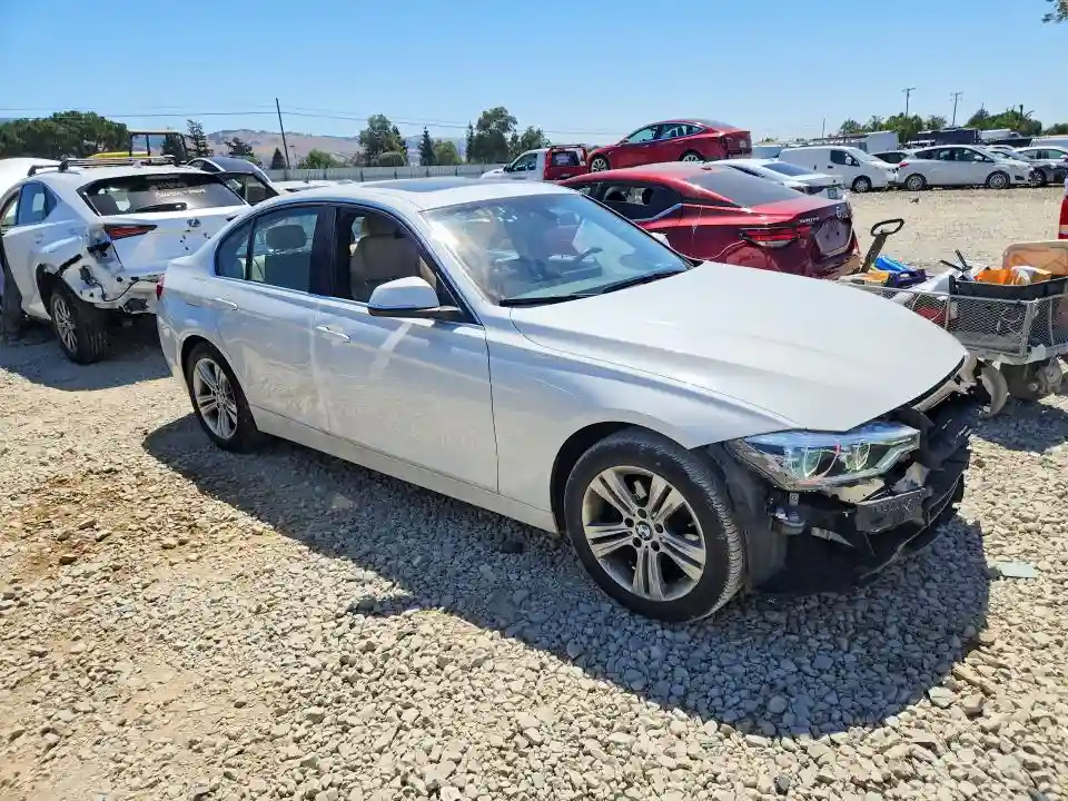 WBA8D9C57JEM33061 2018 BMW 3 SERIES-3