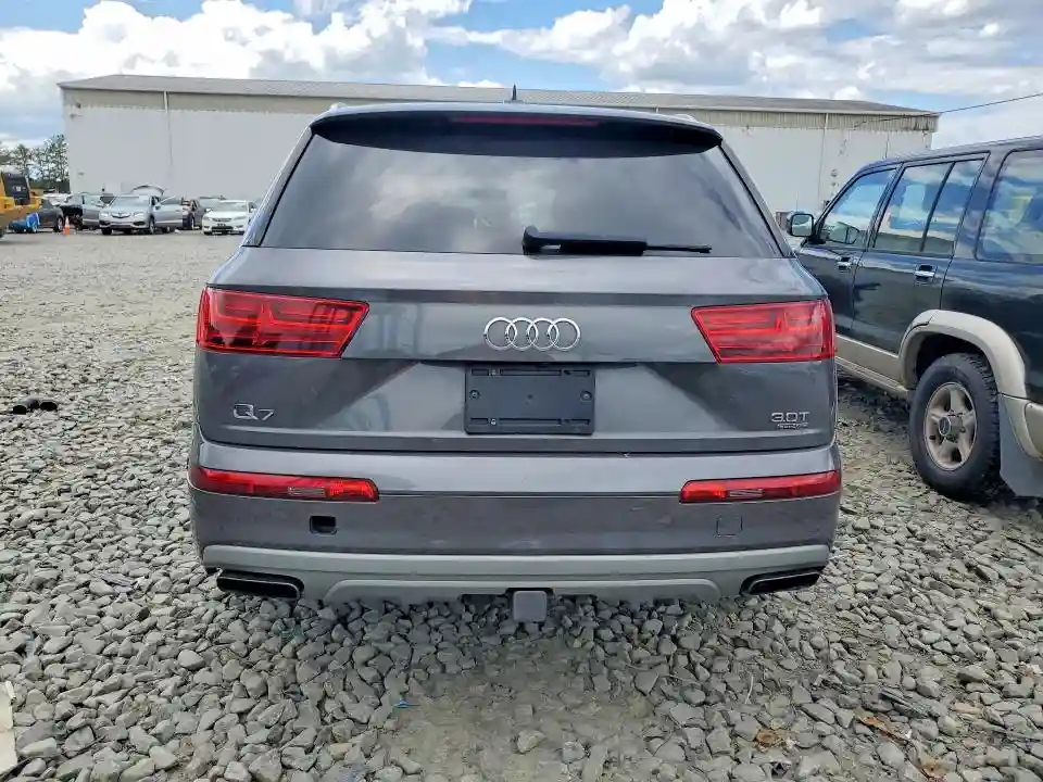 WA1LAAF73JD045538 2018 AUDI Q7-5
