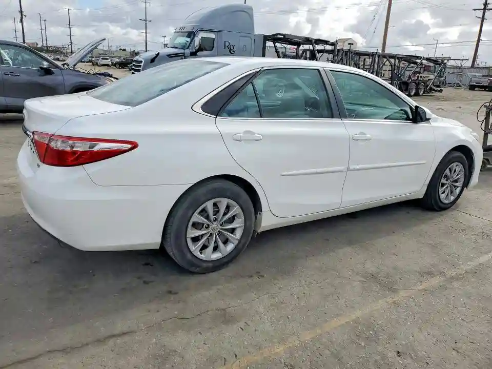 4T1BF1FKXFU104952 2015 TOYOTA CAMRY-2