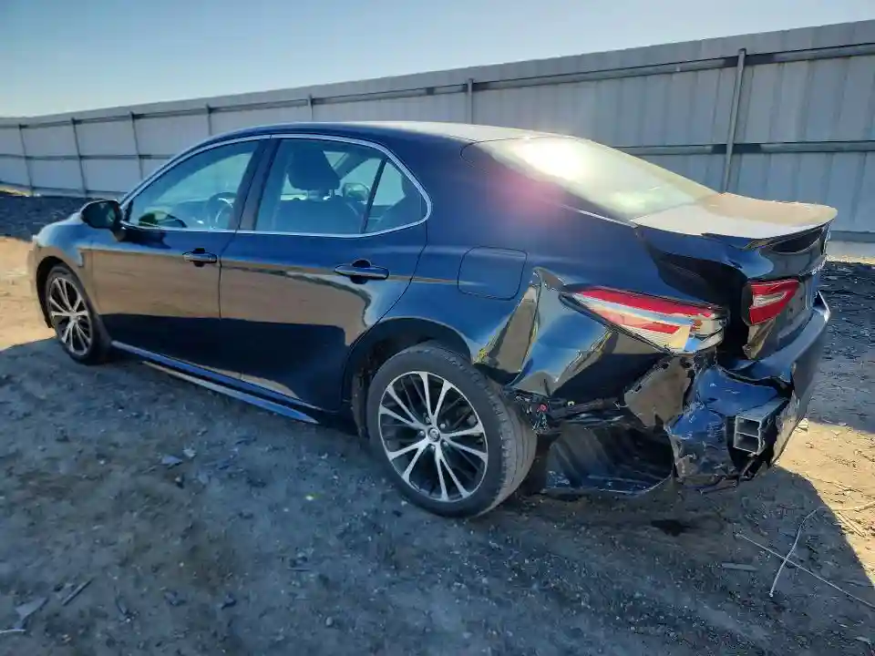 4T1B11HK2JU657082 2018 TOYOTA CAMRY-1