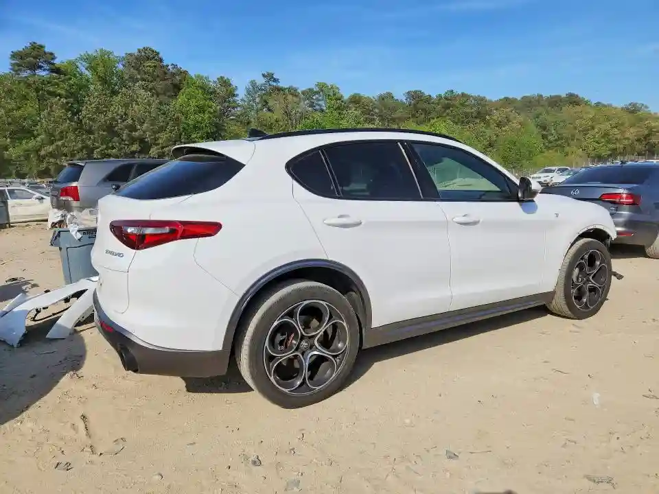 ZASPAKBN3P7D58962 2023 ALFA ROMEO STELVIO-2