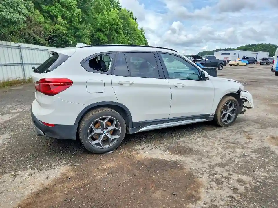 WBXHU7C31H5H37833 2017 BMW X1-2