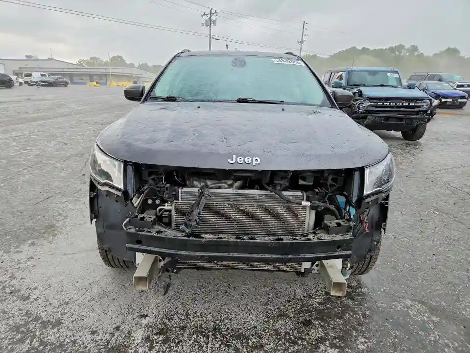 3C4NJCBB4KT614686 2019 JEEP COMPASS-4