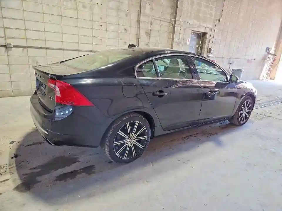 LYV402HMXJB179852 2018 VOLVO S60-2