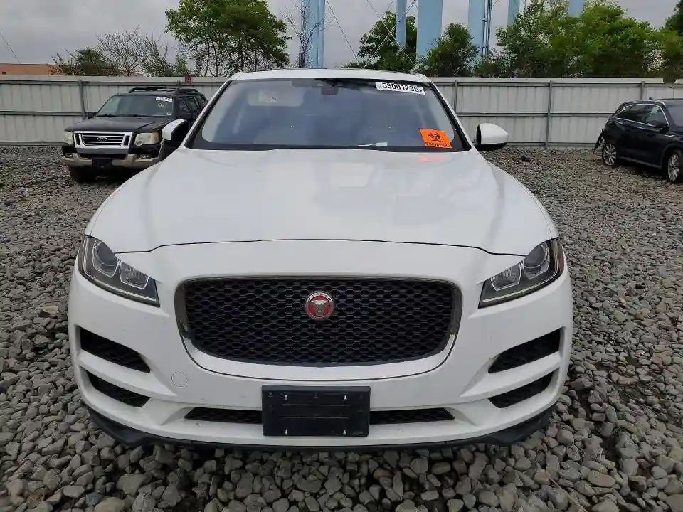 SADCS2BN7HA089703 2017 JAGUAR F-PACE-4