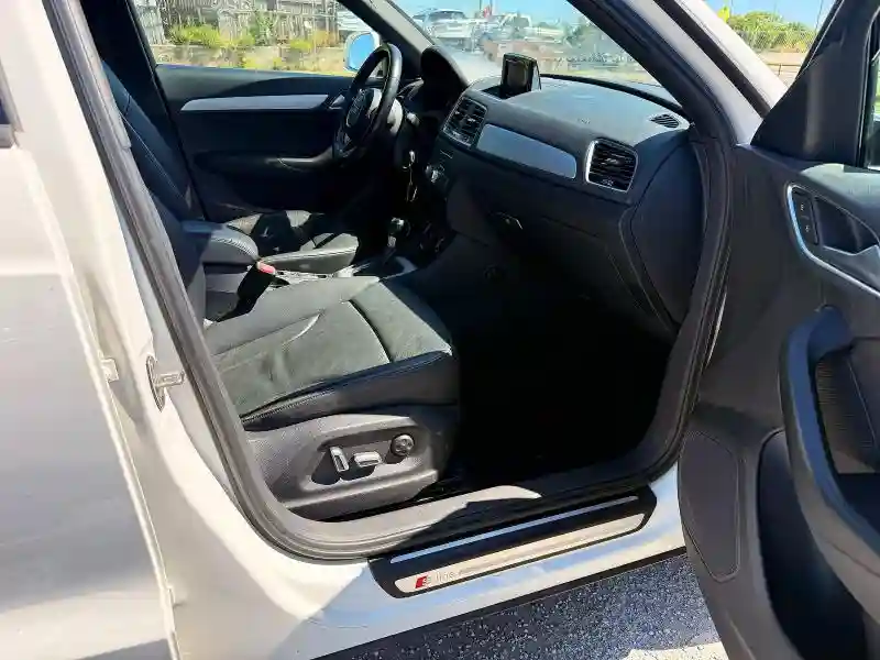 WA1BCCFS2JR018632 2018 AUDI Q3-4