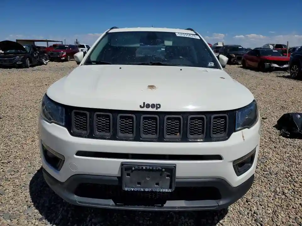 3C4NJDBB9JT239513 2018 JEEP COMPASS-4