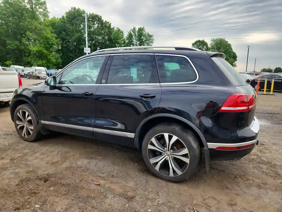 WVGRF7BP9HD000586 2017 VOLKSWAGEN TOUAREG-1