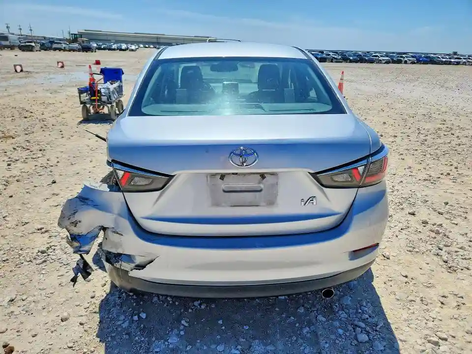 3MYDLBYV1JY324975 2018 TOYOTA YARIS-5