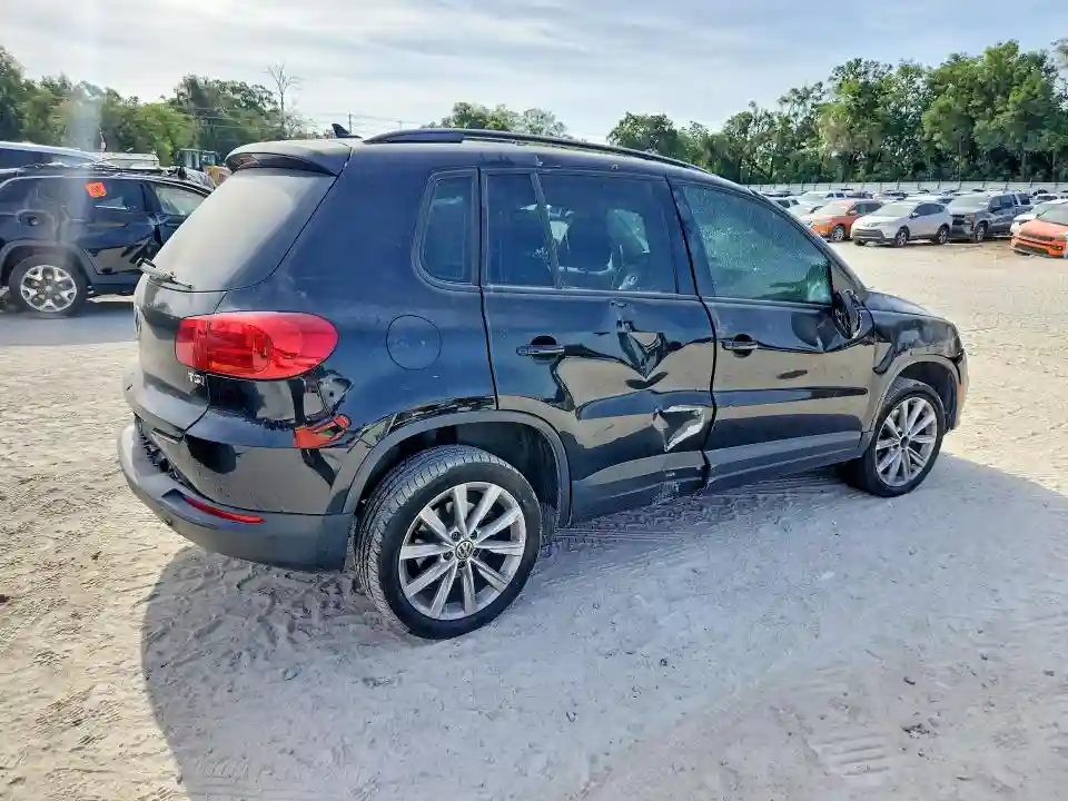 WVGAV7AX4JK006072 2018 VOLKSWAGEN TIGUAN LIM-2