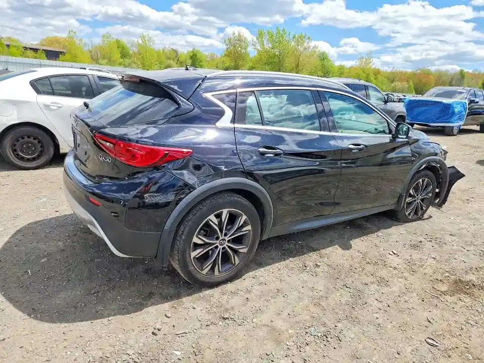 SJKCH5CR0JA049933 2018 INFINITI QX30-2