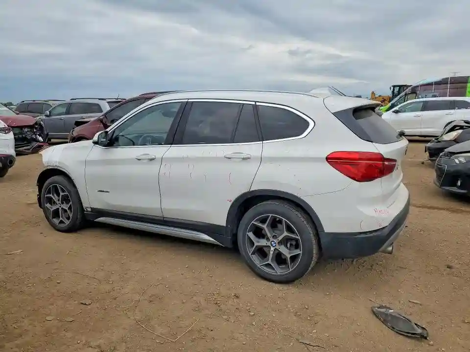 WBXHT3C34J5F89484 2018 BMW X1-1