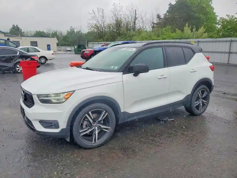 YV4162UM2M2462918 2021 VOLVO XC40 PLUS-0