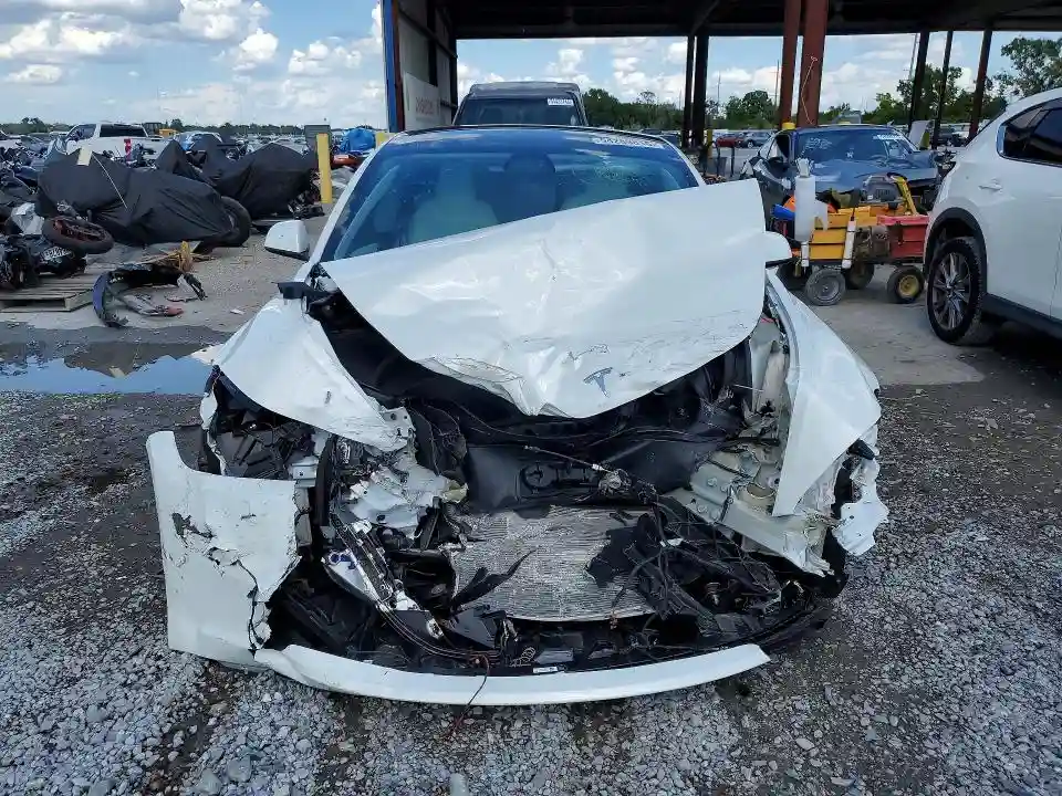 5YJ3E1EA3SF887135 2025 TESLA MODEL 3-4
