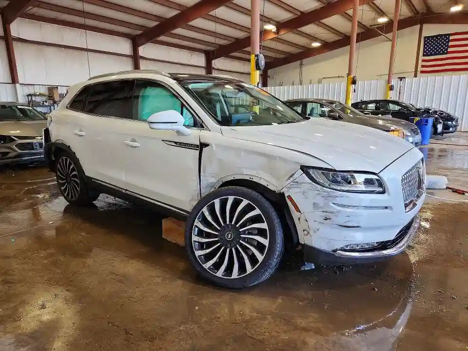 2LMPJ9JPXMBL05862 2021 LINCOLN NAUTILUS-3