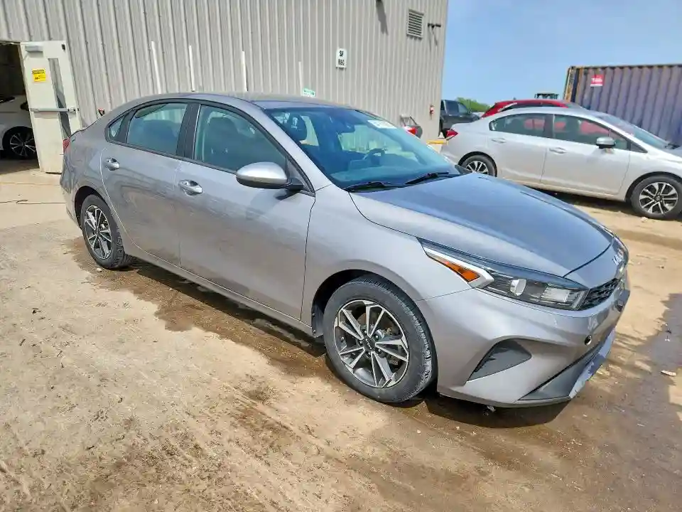 3KPF24AD9NE468269 2022 KIA FORTE-3