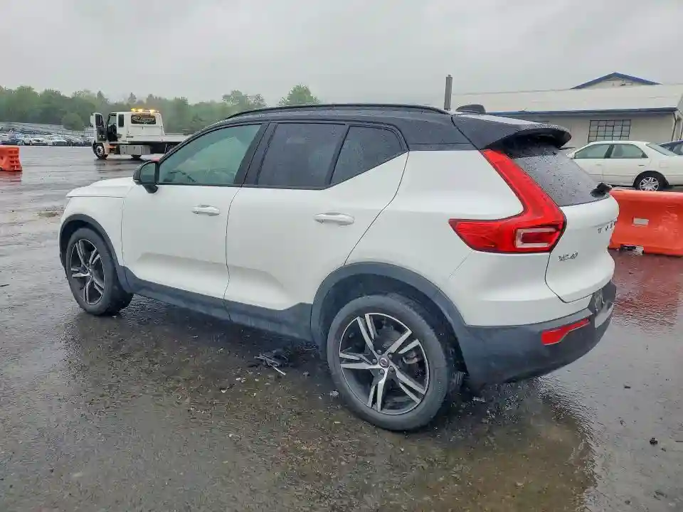YV4162UM2M2462918 2021 VOLVO XC40 PLUS-1