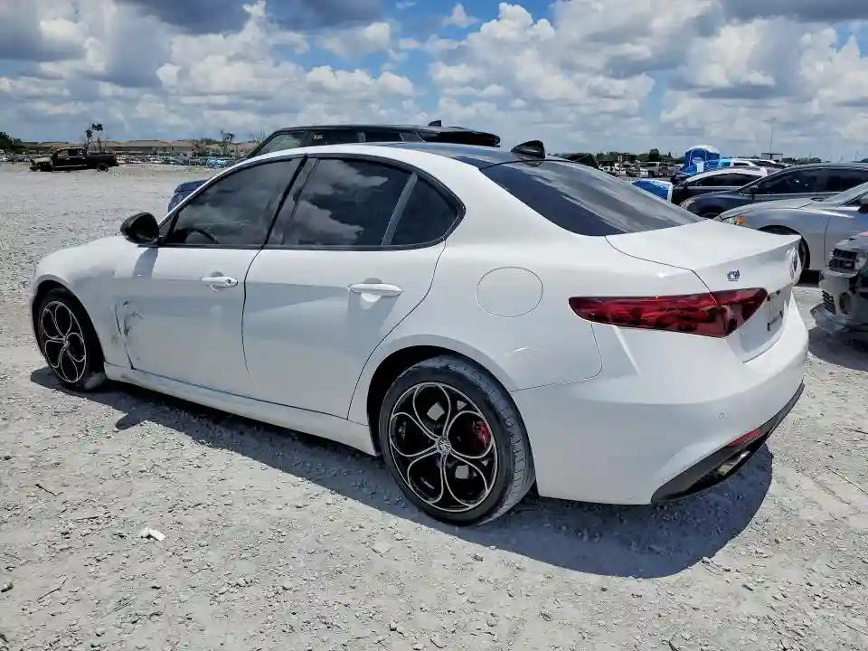 ZARFAEDN2H7532756 2017 ALFA ROMEO GIULIA-1