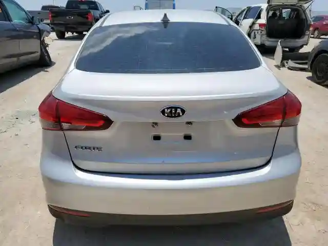 3KPFK4A76JE246860 2018 KIA FORTE-5