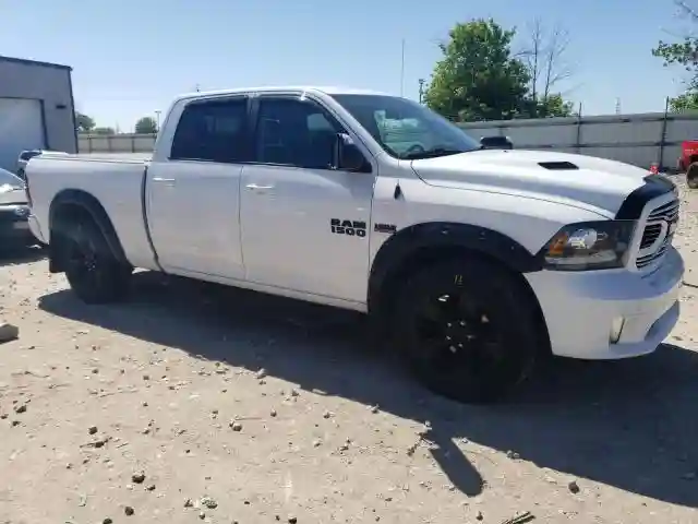 1C6RR7UT6JS197568 2018 RAM 1500-3