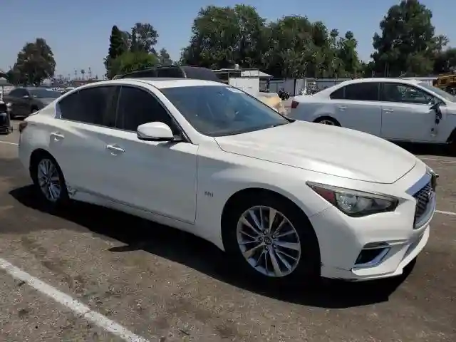 JN1EV7APXJM350096 2018 INFINITI Q50-3