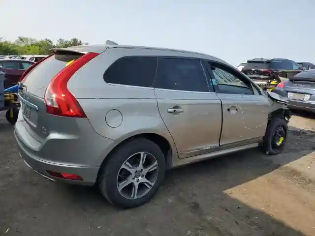 YV4902RCXF2590931 2015 VOLVO XC60-2