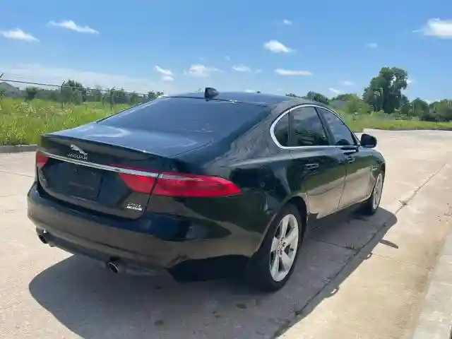 SAJBS4FXXJCY70760 2018 JAGUAR XF-3