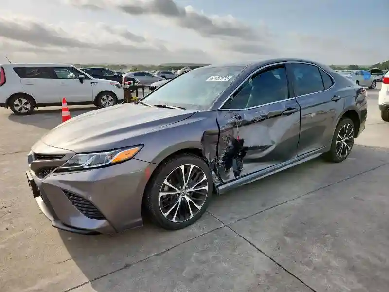 4T1B11HK4JU582613 2018 TOYOTA CAMRY-0