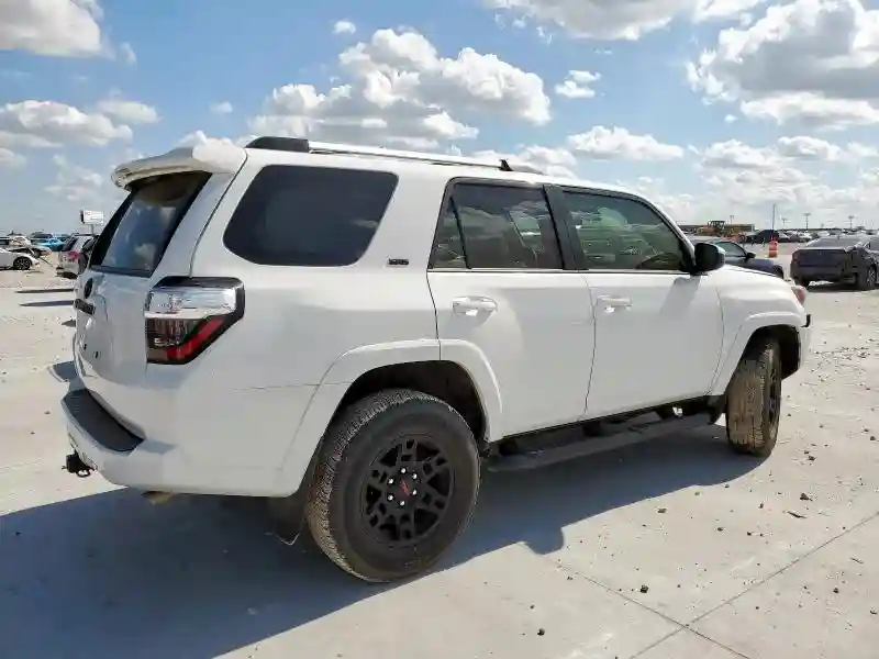 JTEEU5JR8R5313183 2024 TOYOTA 4RUNNER-2