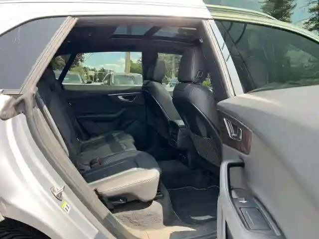 WA1AVAF1XKD017700 2019 AUDI Q8-5