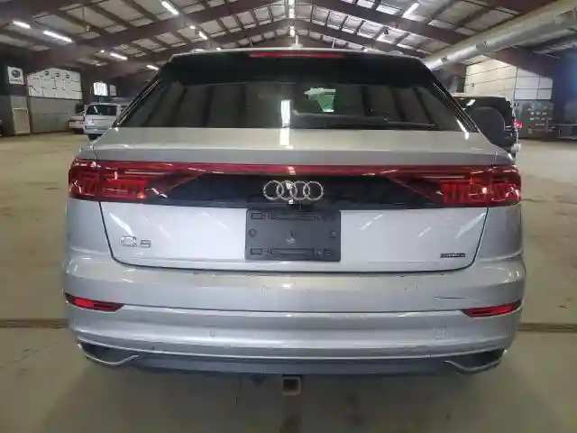 WA1AVAF12KD030389 2019 AUDI Q8-5