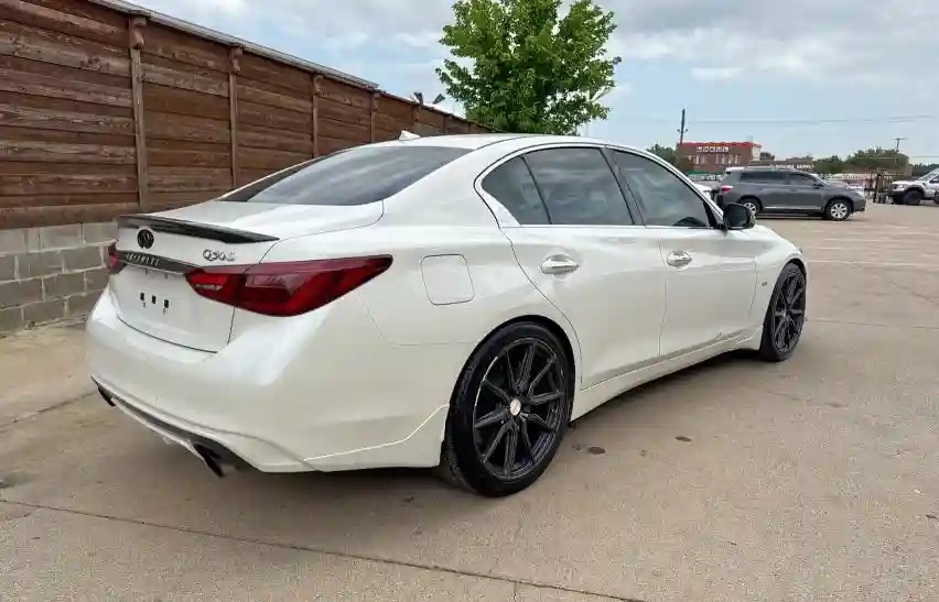 JN1EV7APXJM359784 2018 INFINITI Q50-3