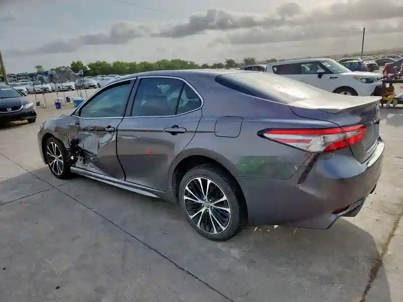 4T1B11HK4JU582613 2018 TOYOTA CAMRY-1