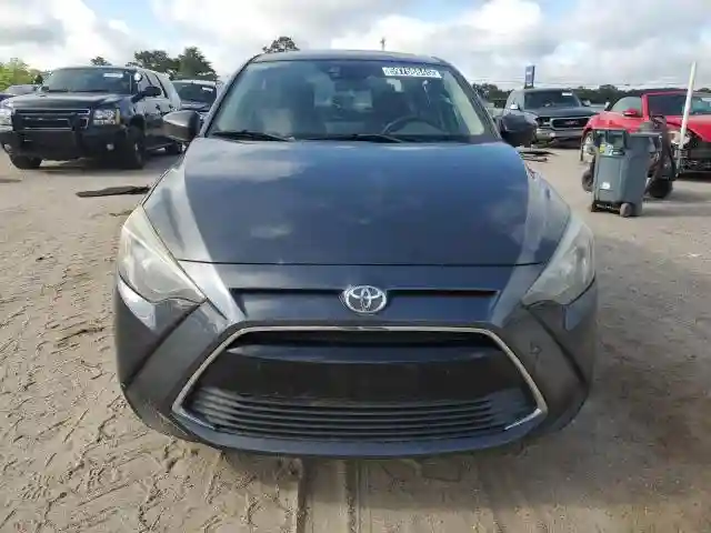 3MYDLBYV4HY167582 2017 TOYOTA YARIS-4