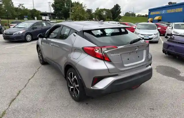 NMTKHMBXXJR048041 2018 TOYOTA C-HR-2