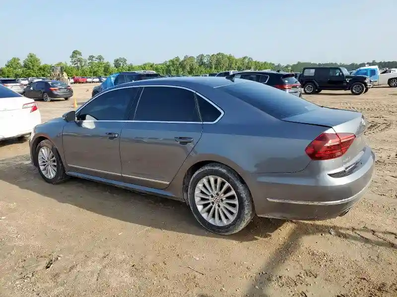 1VWBT7A35HC072207 2017 VOLKSWAGEN PASSAT-1